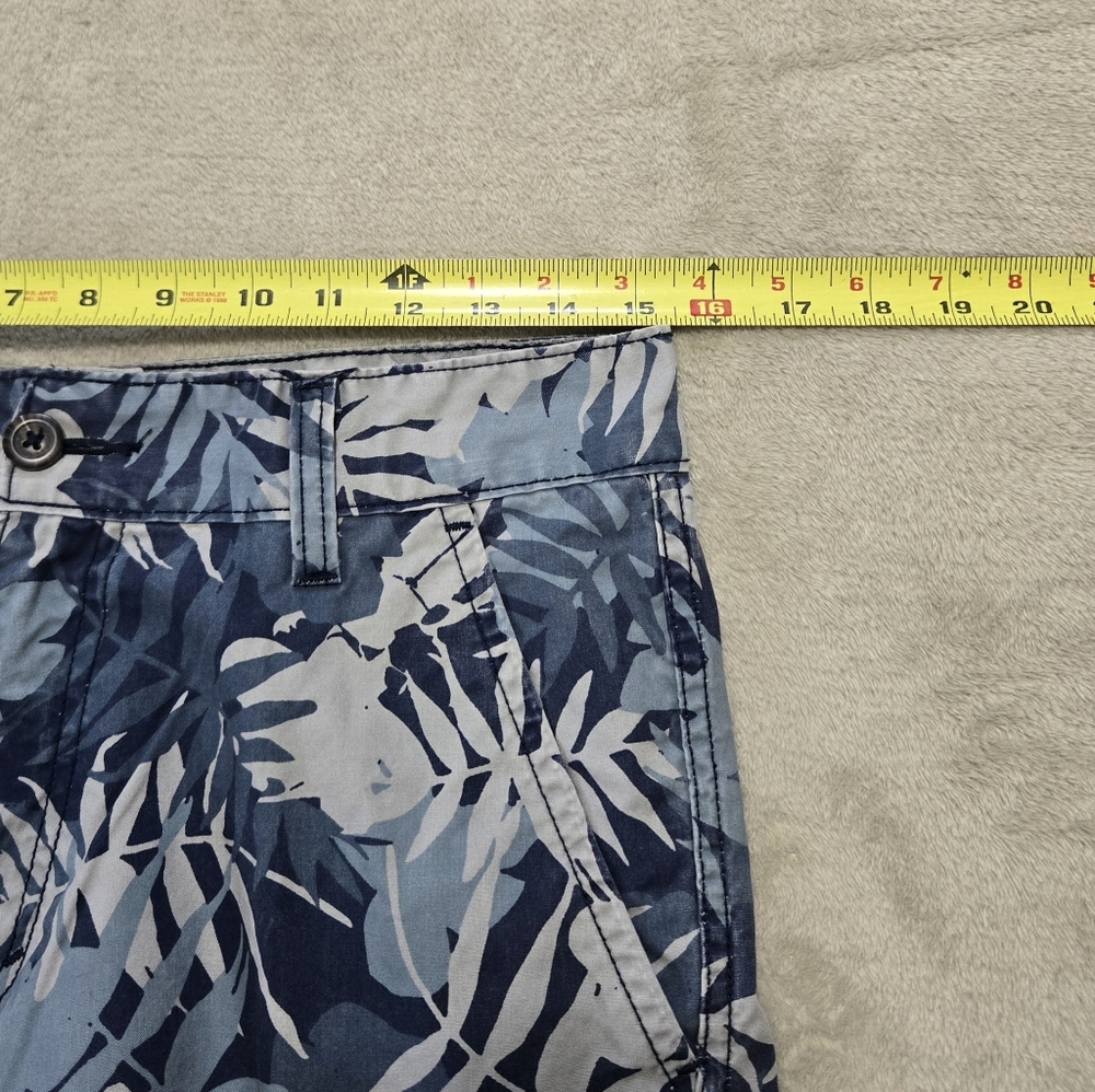 Levi's Tropical Slim Cargo Shorts Bermuda Style Mens Sz 30 Utility Hawaiian AOP - Picture 5 of 8